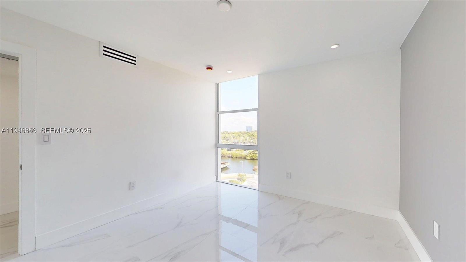 Photo of 3625 Country Club Dr  #609, Aventura, Florida, 33180 - 