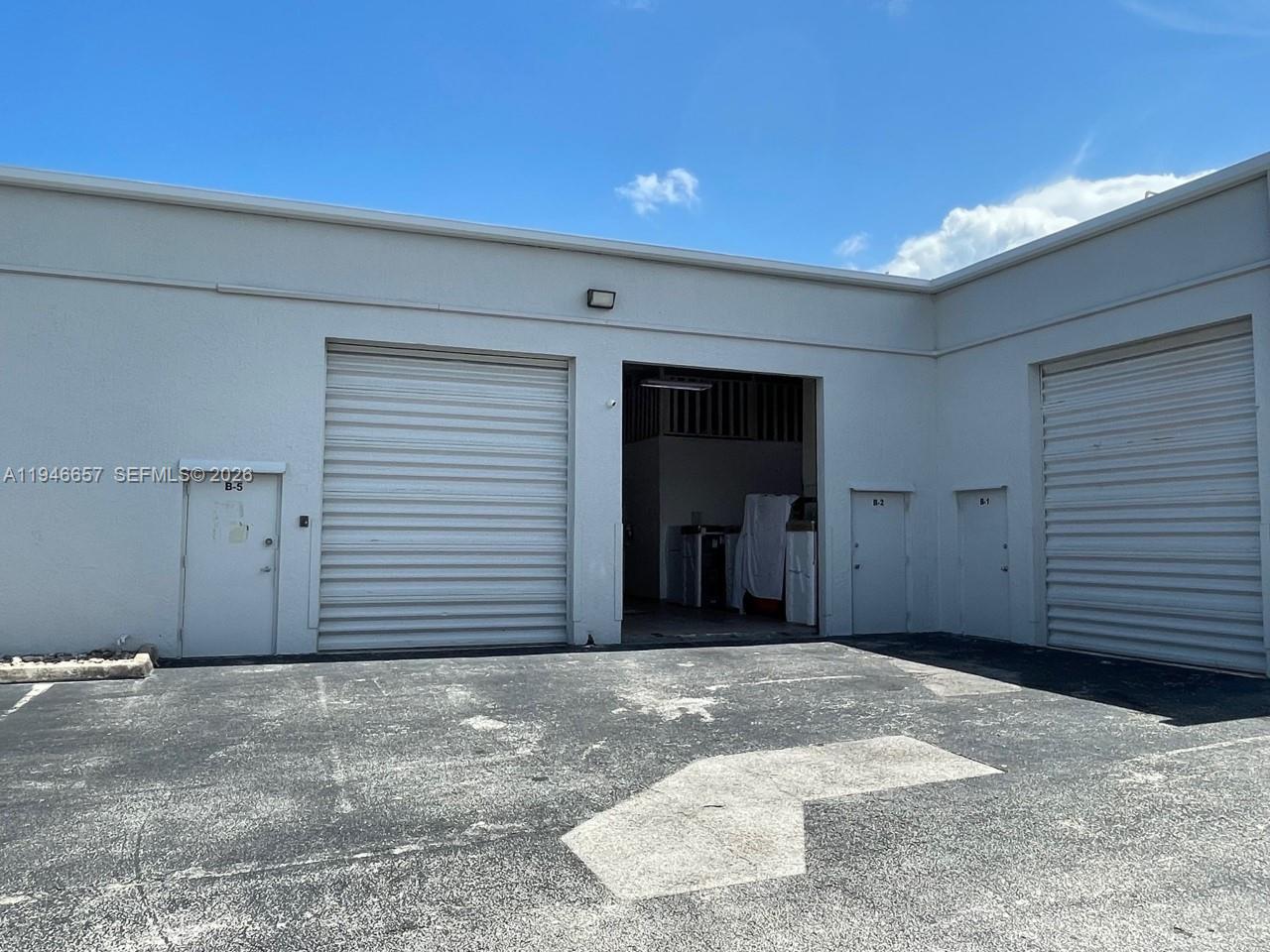 B2  /   sq. ft. $ 2026-01-15 0 foto