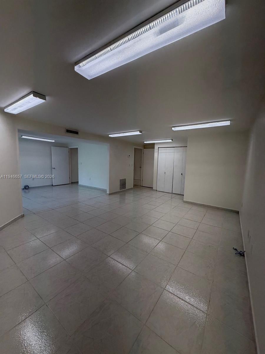 Подробнее B2 / кв.футов $ 2026-01-15 0 Фото