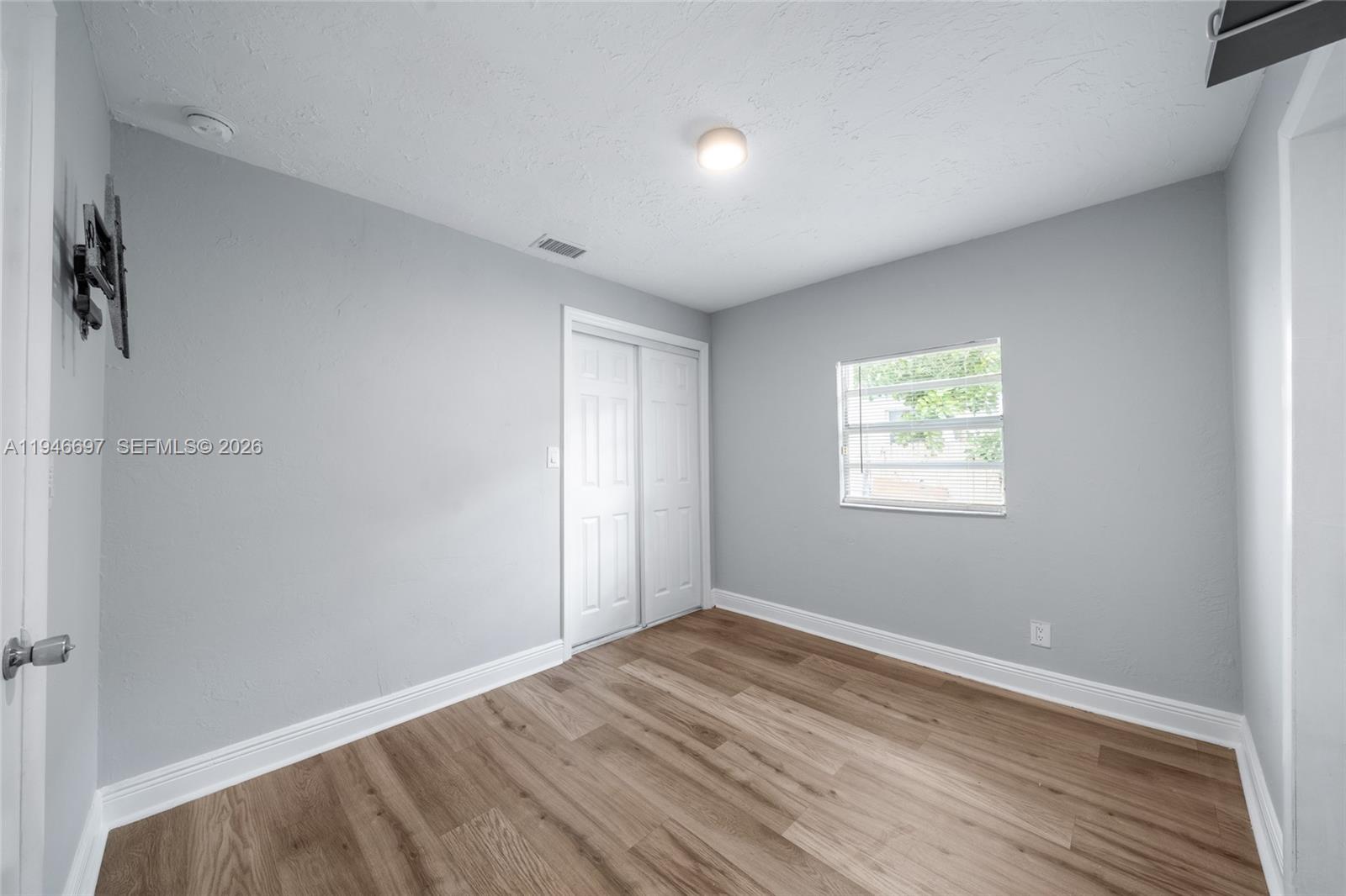   /  1738 кв.футов $ 2026-01-15 0 Фото