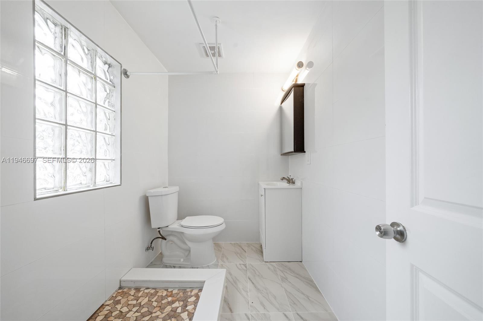   /  1738 кв.футов $ 2026-01-15 0 Фото