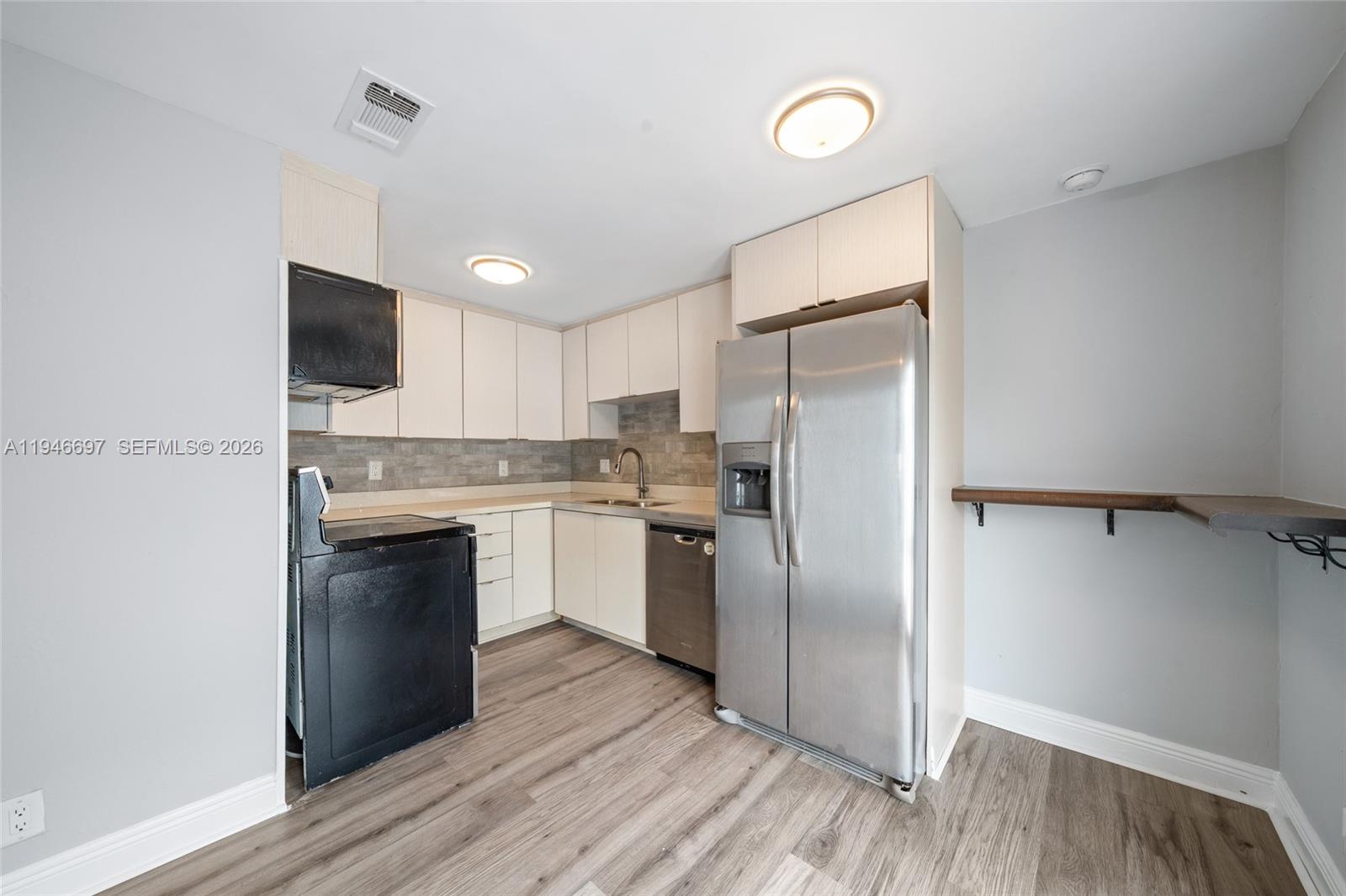   /  1738 кв.футов $ 2026-01-15 0 Фото