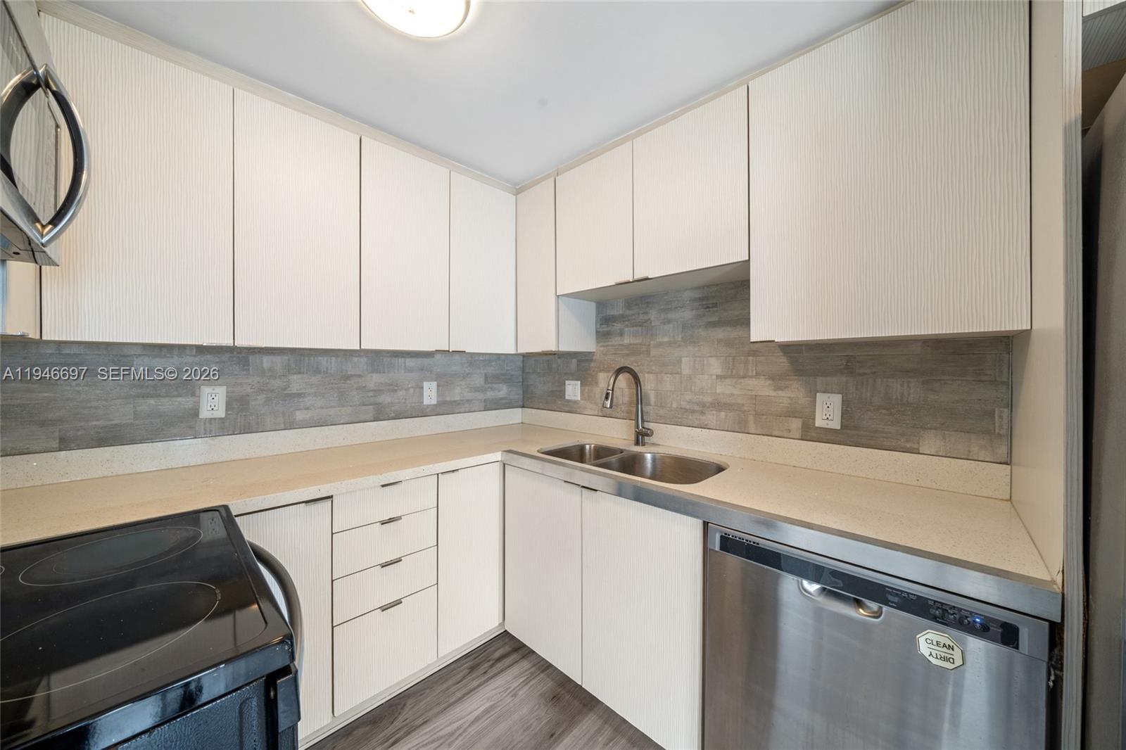   /  1738 кв.футов $ 2026-01-15 0 Фото