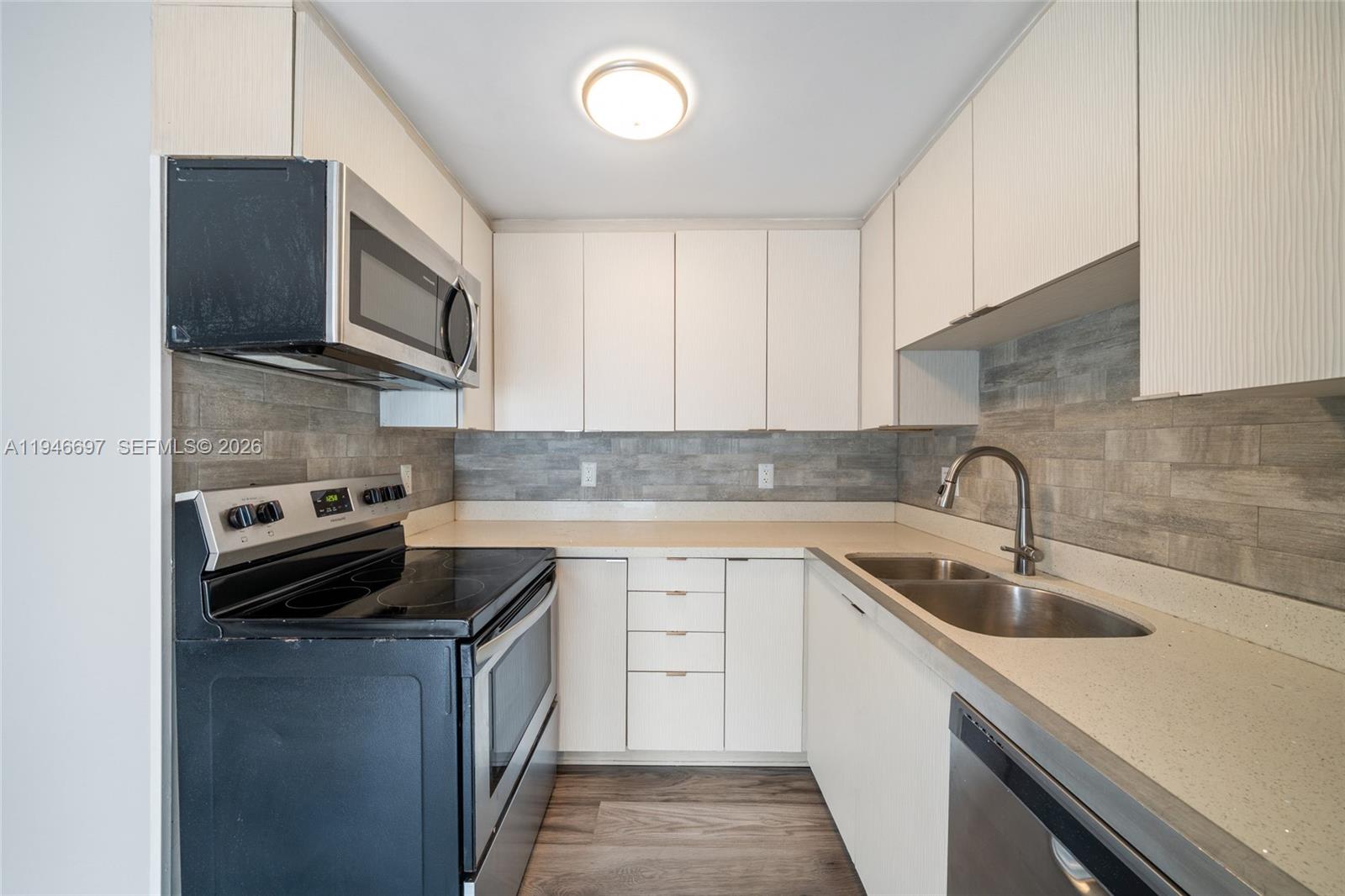   /  1738 кв.футов $ 2026-01-15 0 Фото