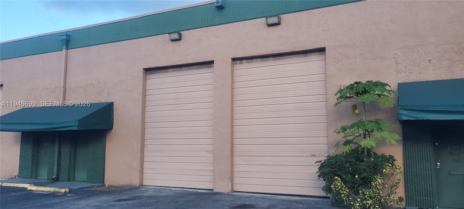 See details 8535-8537 / sq. ft. $ 2026-01-27 0 Photo