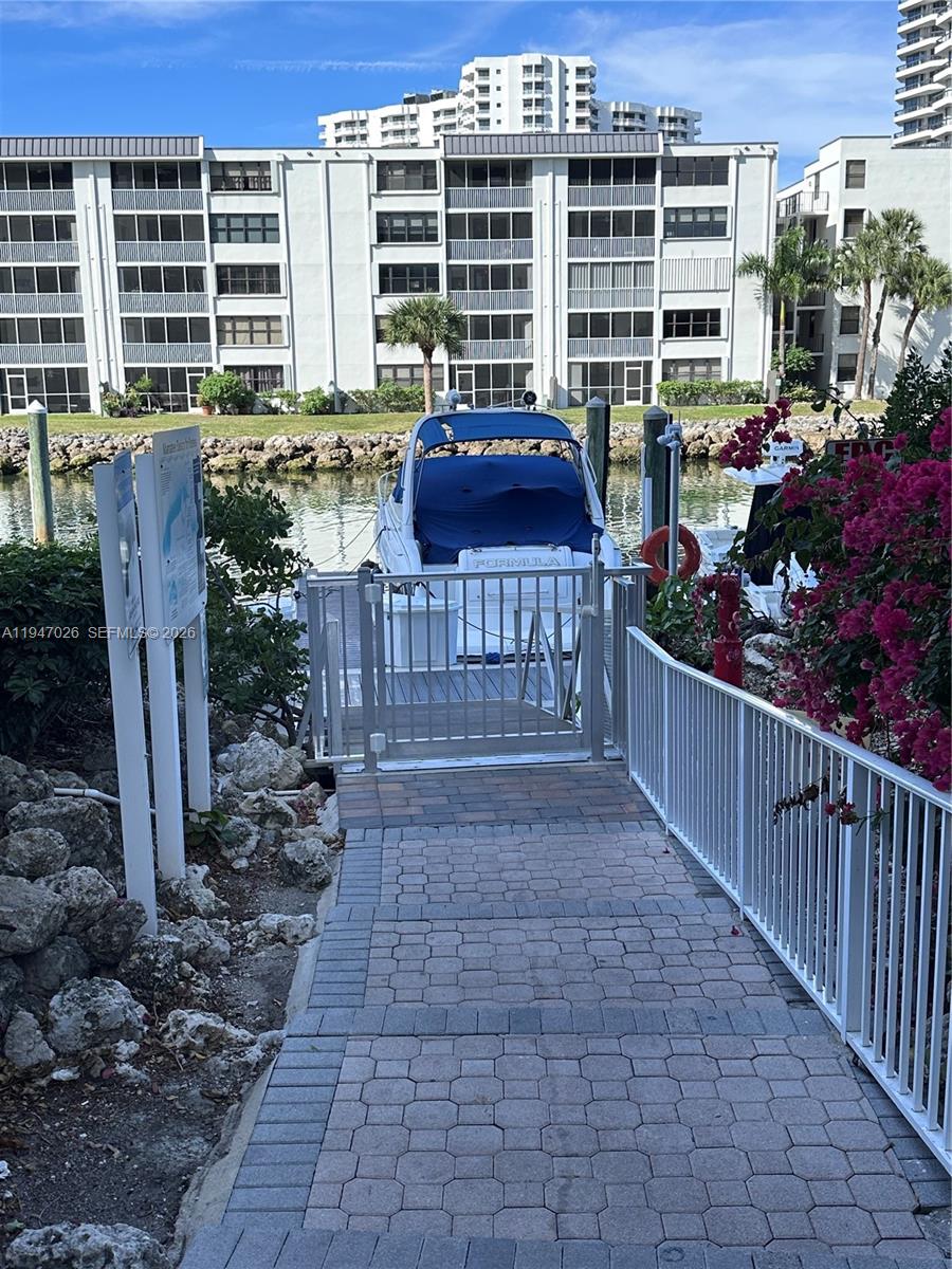   /   кв.футов $ 2026-01-16 0 Фото