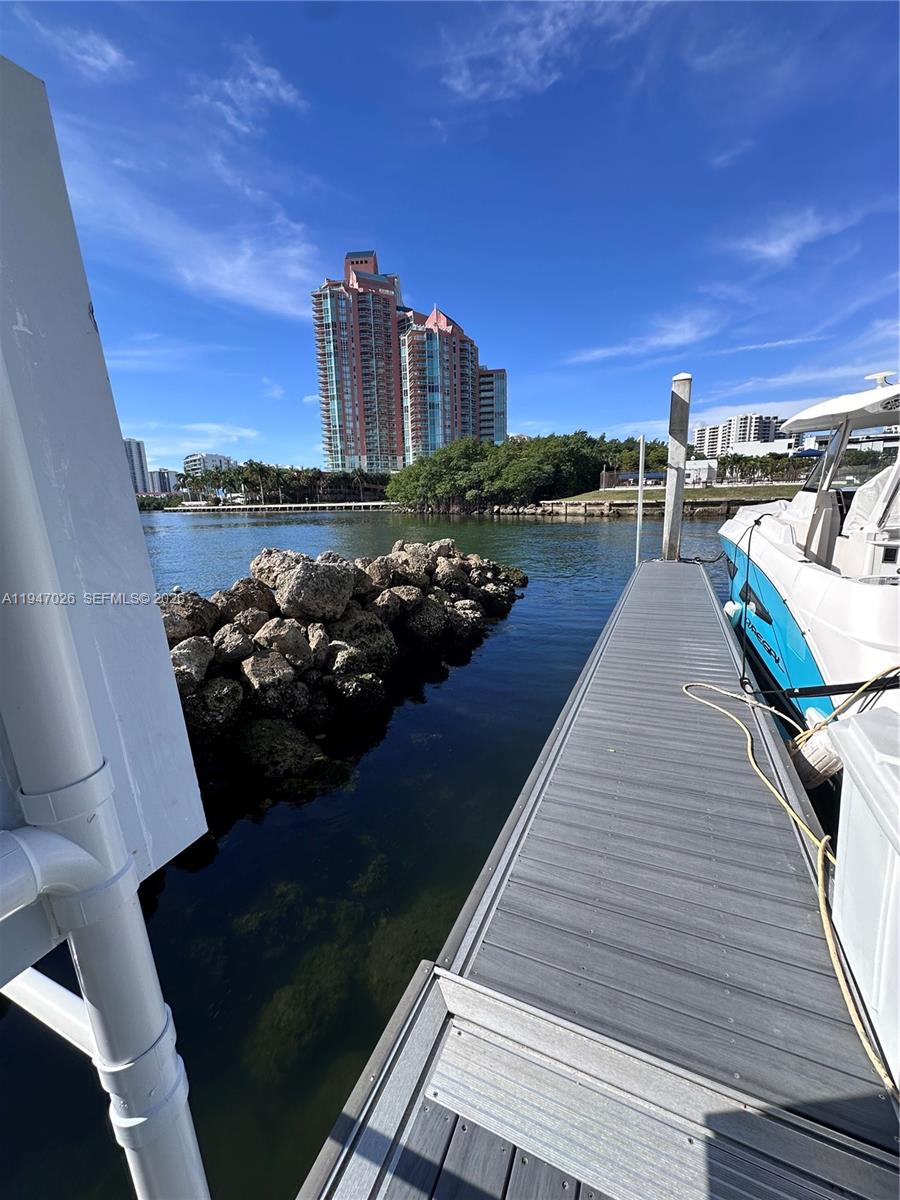   /   кв.футов $ 2026-01-16 0 Фото