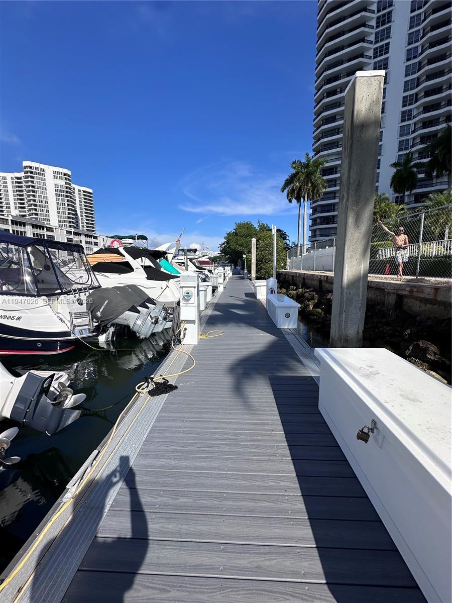   /   кв.футов $ 2026-03-16 0 Фото