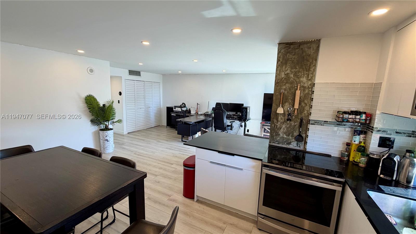 Photo of 16919 Bay Rd  #915, Sunny Isles Beach, Florida, 33160 - 