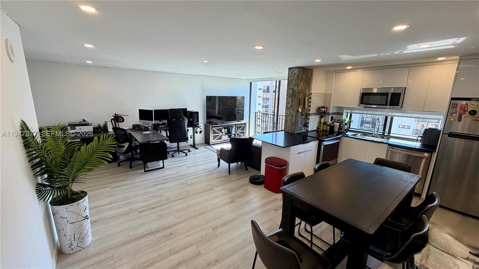 Photo of 16919 Bay Rd  #915, Sunny Isles Beach, Florida, 33160 - 