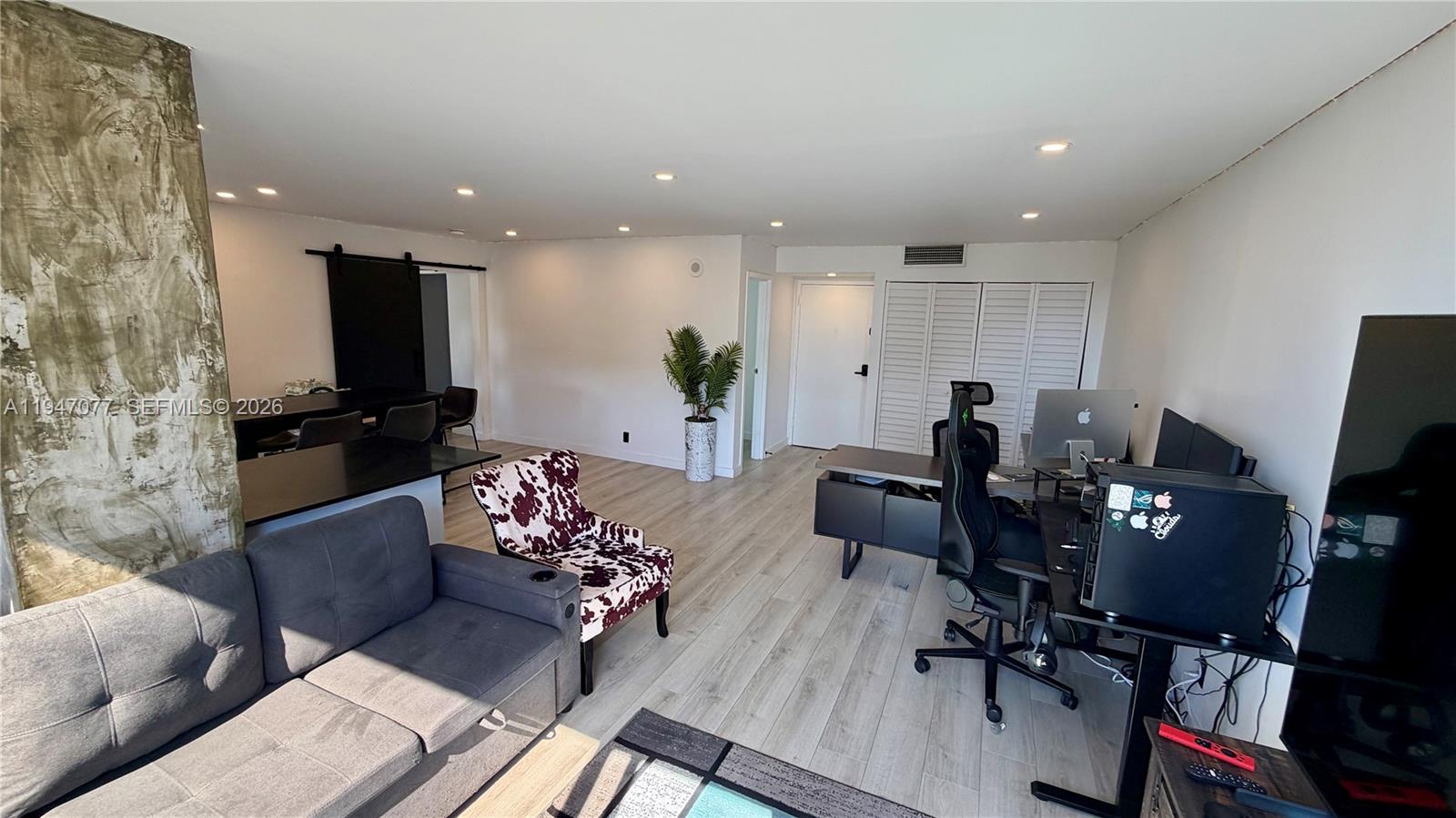 Photo of 16919 Bay Rd  #915, Sunny Isles Beach, Florida, 33160 - 