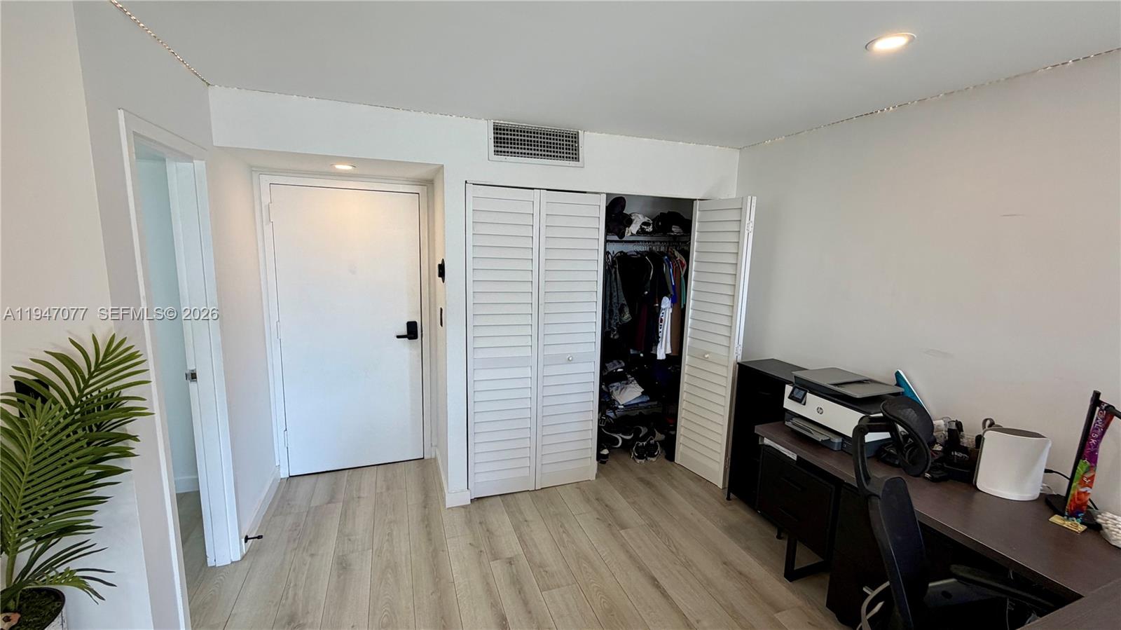 Photo of 16919 Bay Rd  #915, Sunny Isles Beach, Florida, 33160 - 
