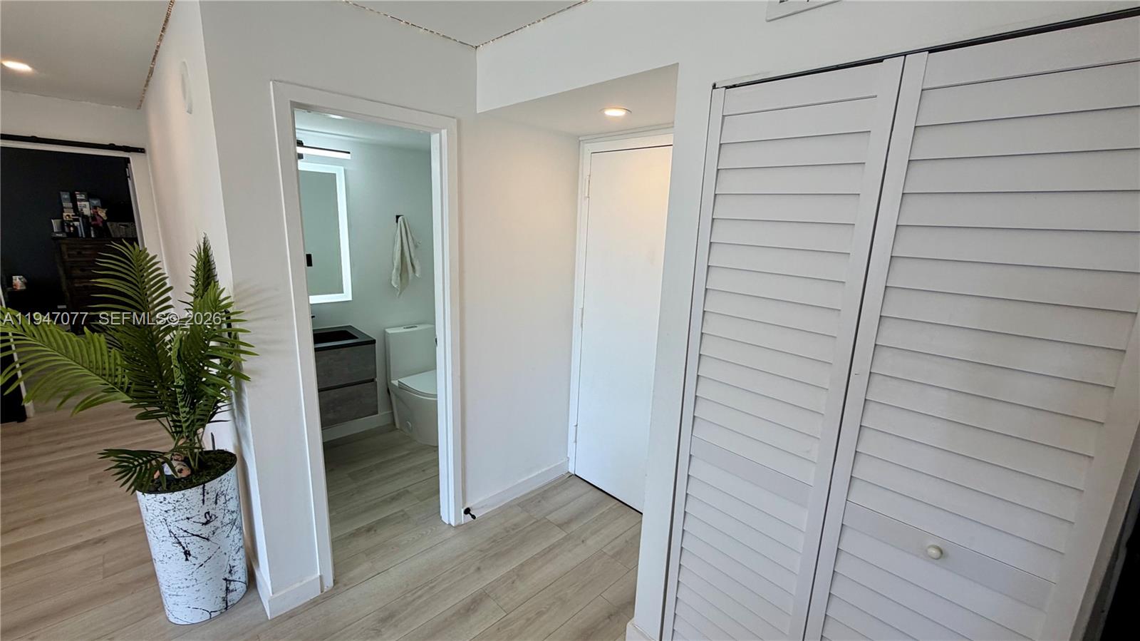 Photo of 16919 Bay Rd  #915, Sunny Isles Beach, Florida, 33160 - 