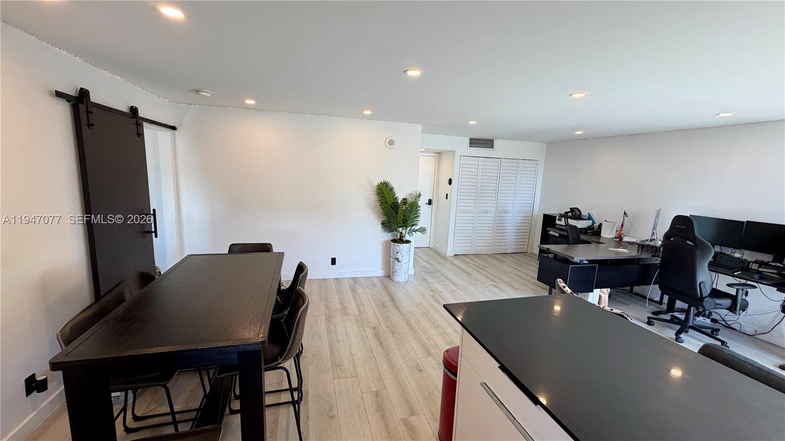 Photo of 16919 Bay Rd  #915, Sunny Isles Beach, Florida, 33160 - 