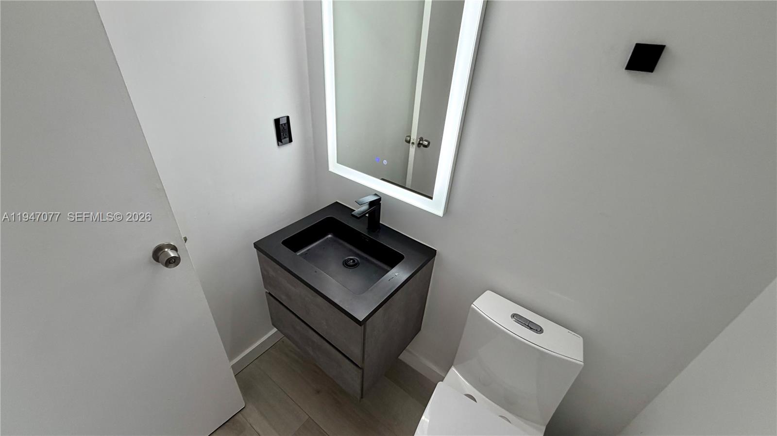 Photo of 16919 Bay Rd  #915, Sunny Isles Beach, Florida, 33160 - 