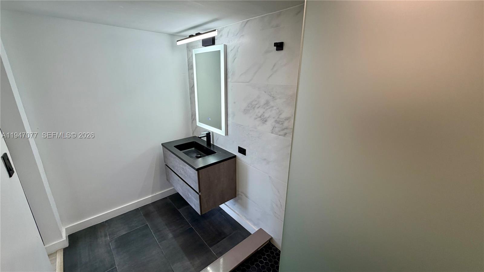 Photo of 16919 Bay Rd  #915, Sunny Isles Beach, Florida, 33160 - 