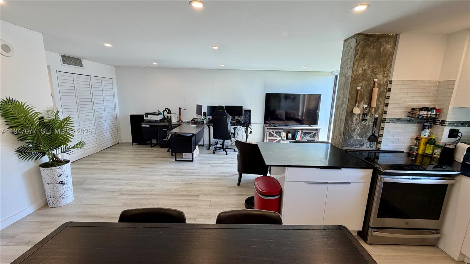 Photo of 16919 Bay Rd  #915, Sunny Isles Beach, Florida, 33160 - 