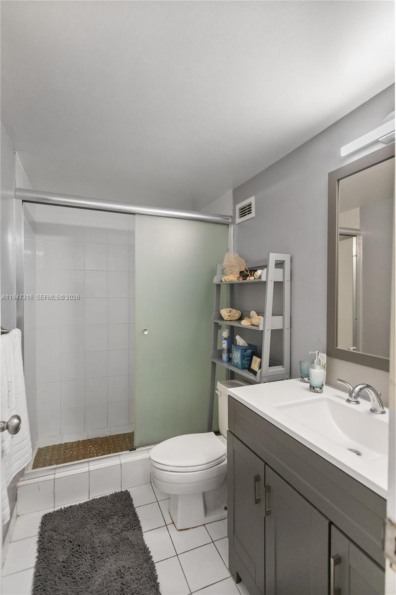 Photo of 3725 Ocean Dr  #1117, Hollywood, Florida, 33019 - 