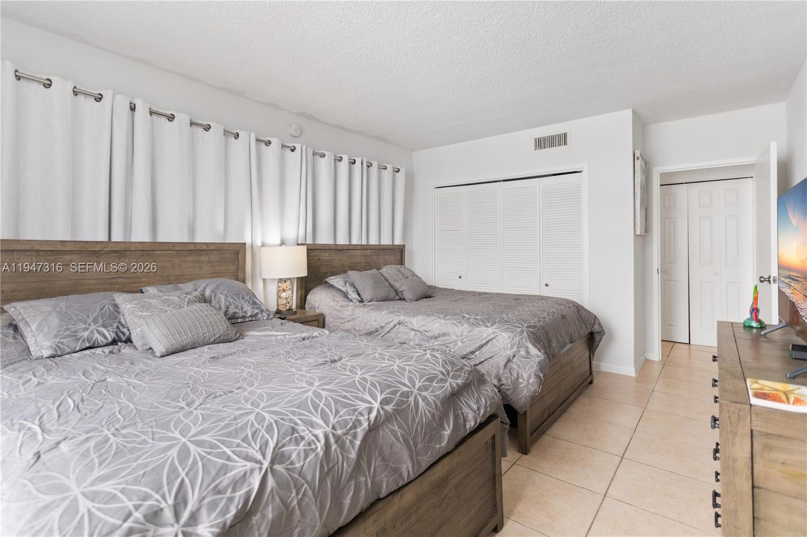 Photo of 3725 Ocean Dr  #1117, Hollywood, Florida, 33019 - 