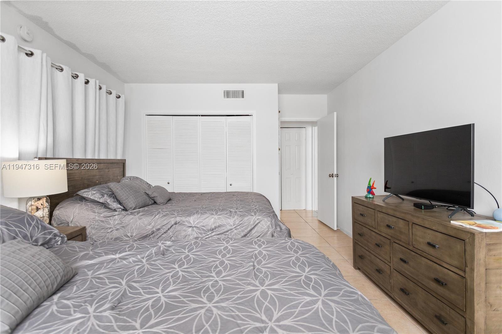 Photo of 3725 Ocean Dr  #1117, Hollywood, Florida, 33019 - 