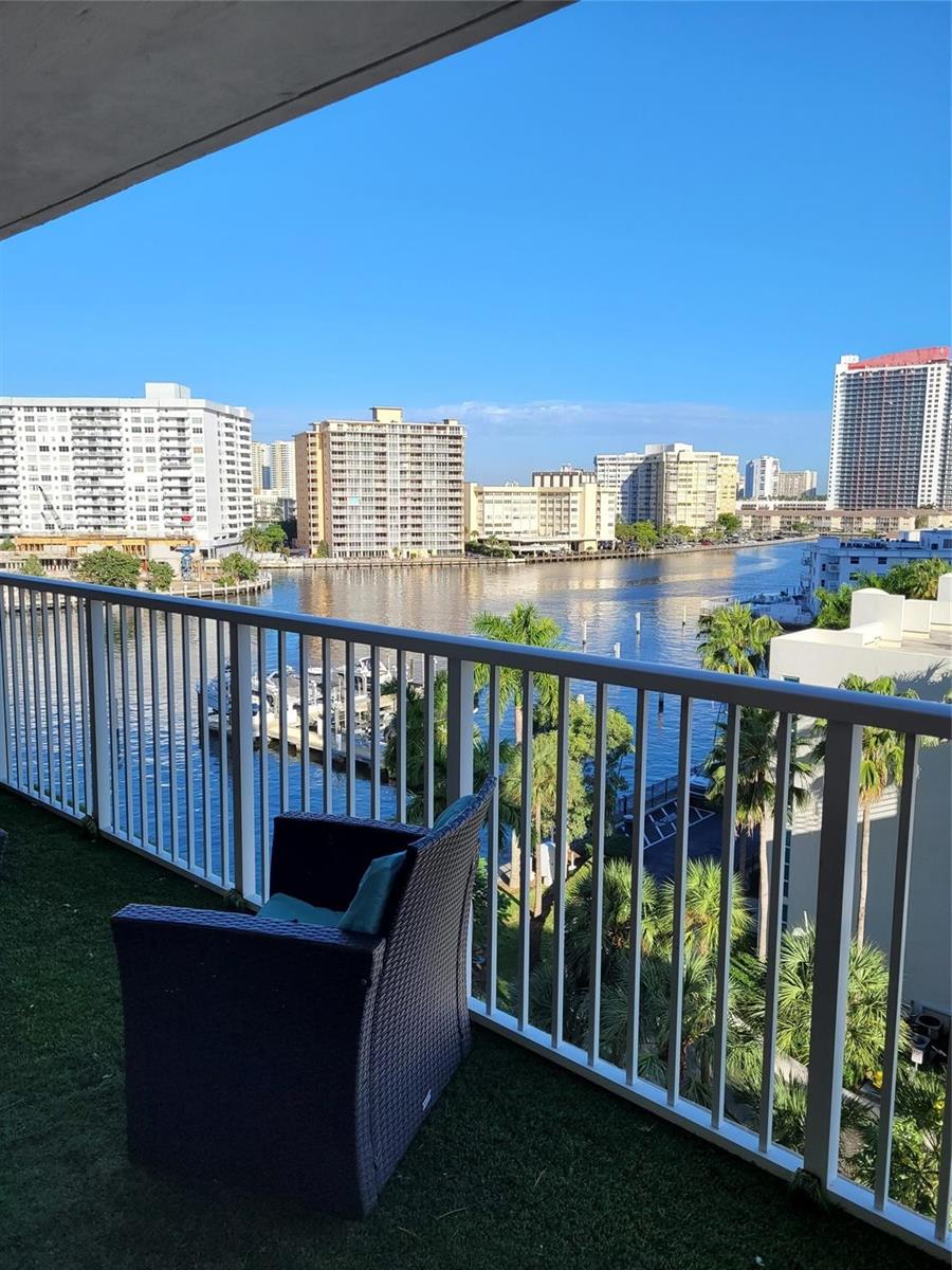 Ver detalles 6h 0 / 1 545 sq. ft. $ 2026-04-09 0 foto