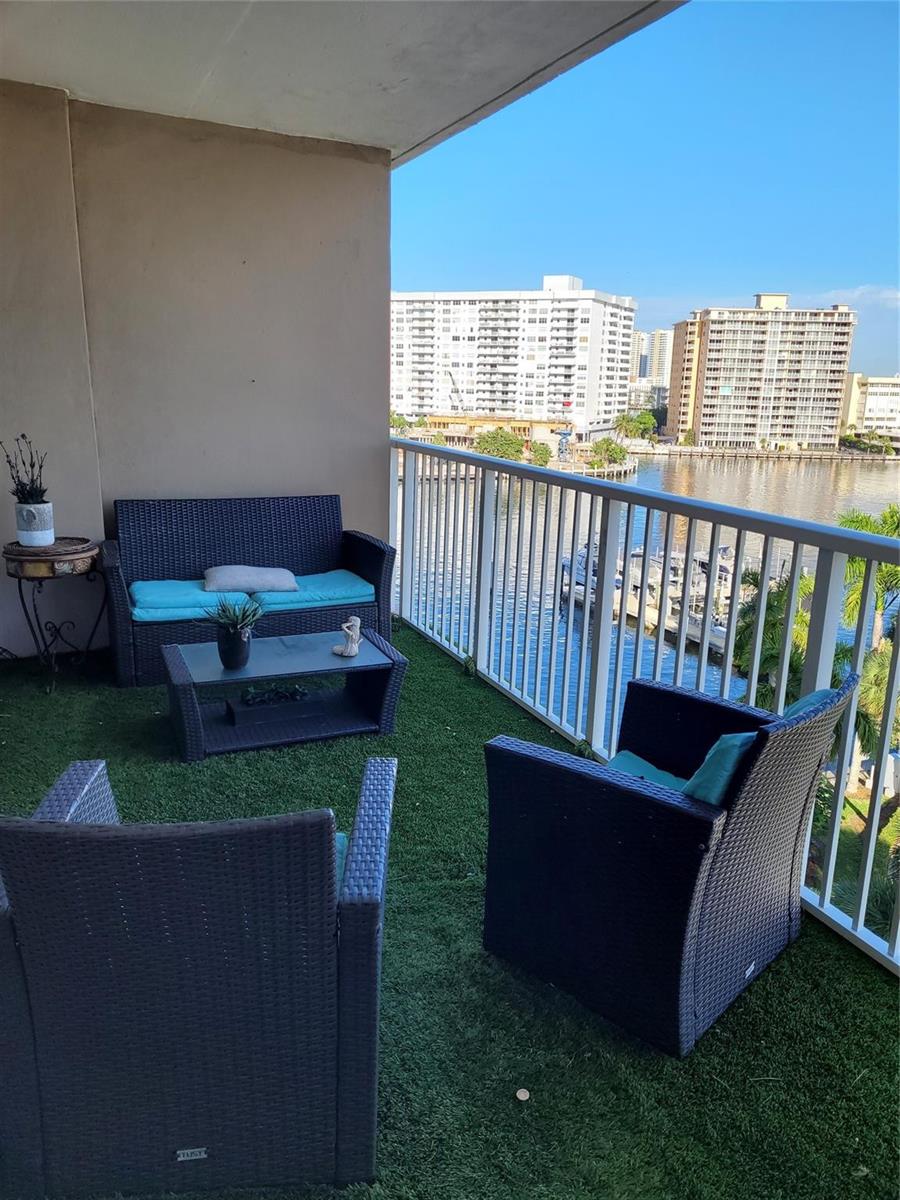 Ver detalles 6h 0 / 1 545 sq. ft. $ 2026-04-09 0 foto