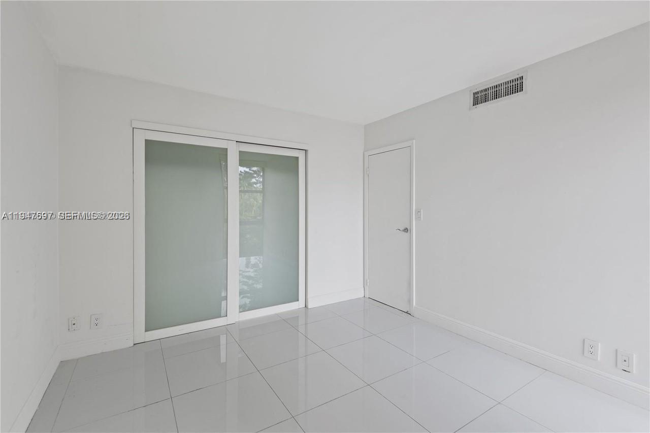 Photo of 20335 Country Club Dr  #209, Aventura, Florida, 33180 - 