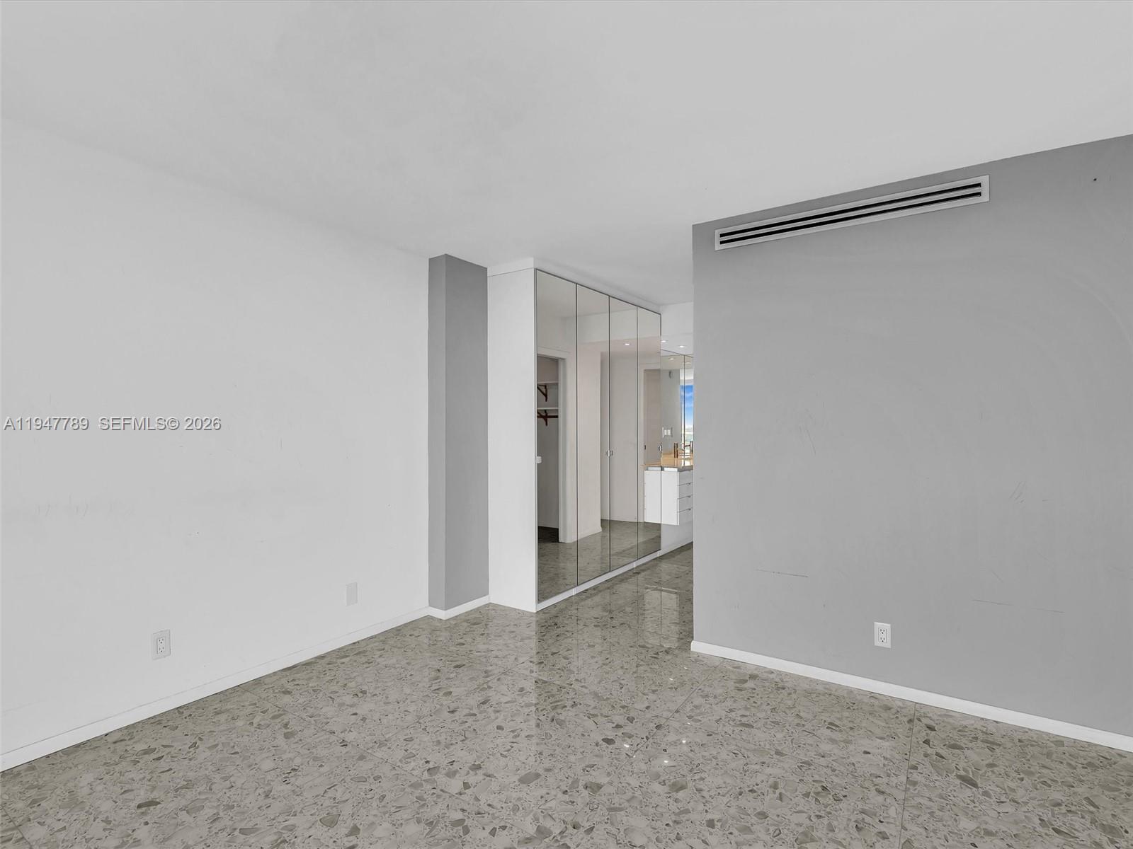 See details 1220 1 / 2 991 sq. ft. $ 2026-01-18 0 Photo