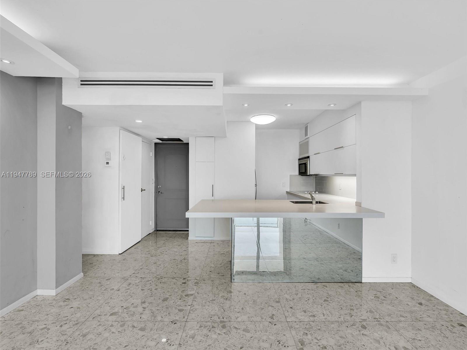 See details 1220 1 / 2 991 sq. ft. $ 2026-01-18 0 Photo