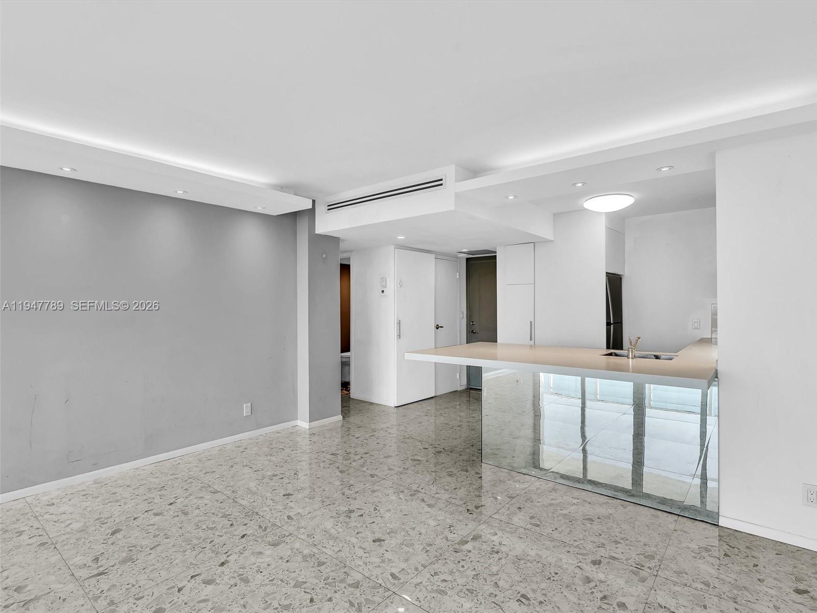 See details 1220 1 / 2 991 sq. ft. $ 2026-01-18 0 Photo