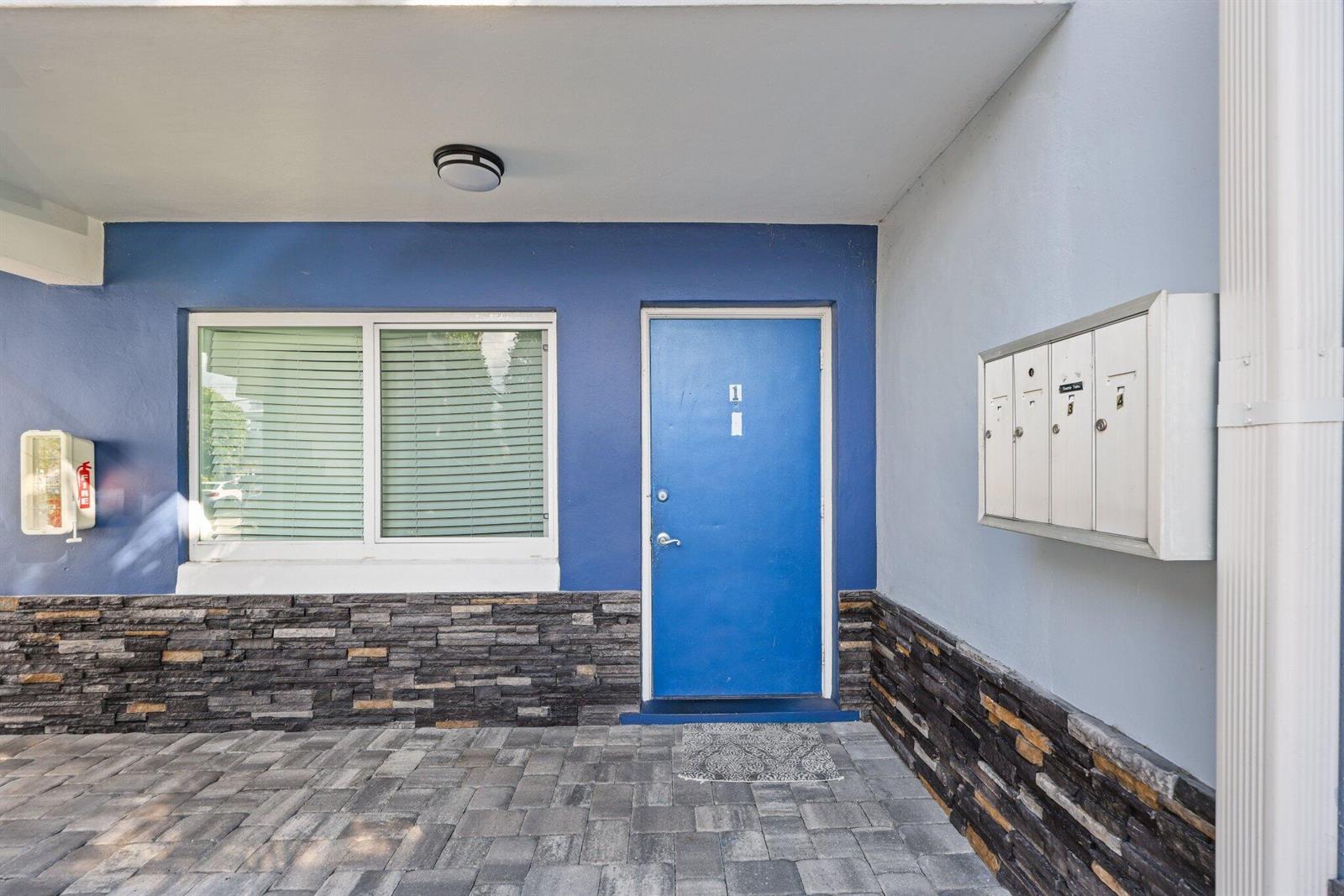   / 8 4240 sq. ft. $ 2026-06-21 0 foto