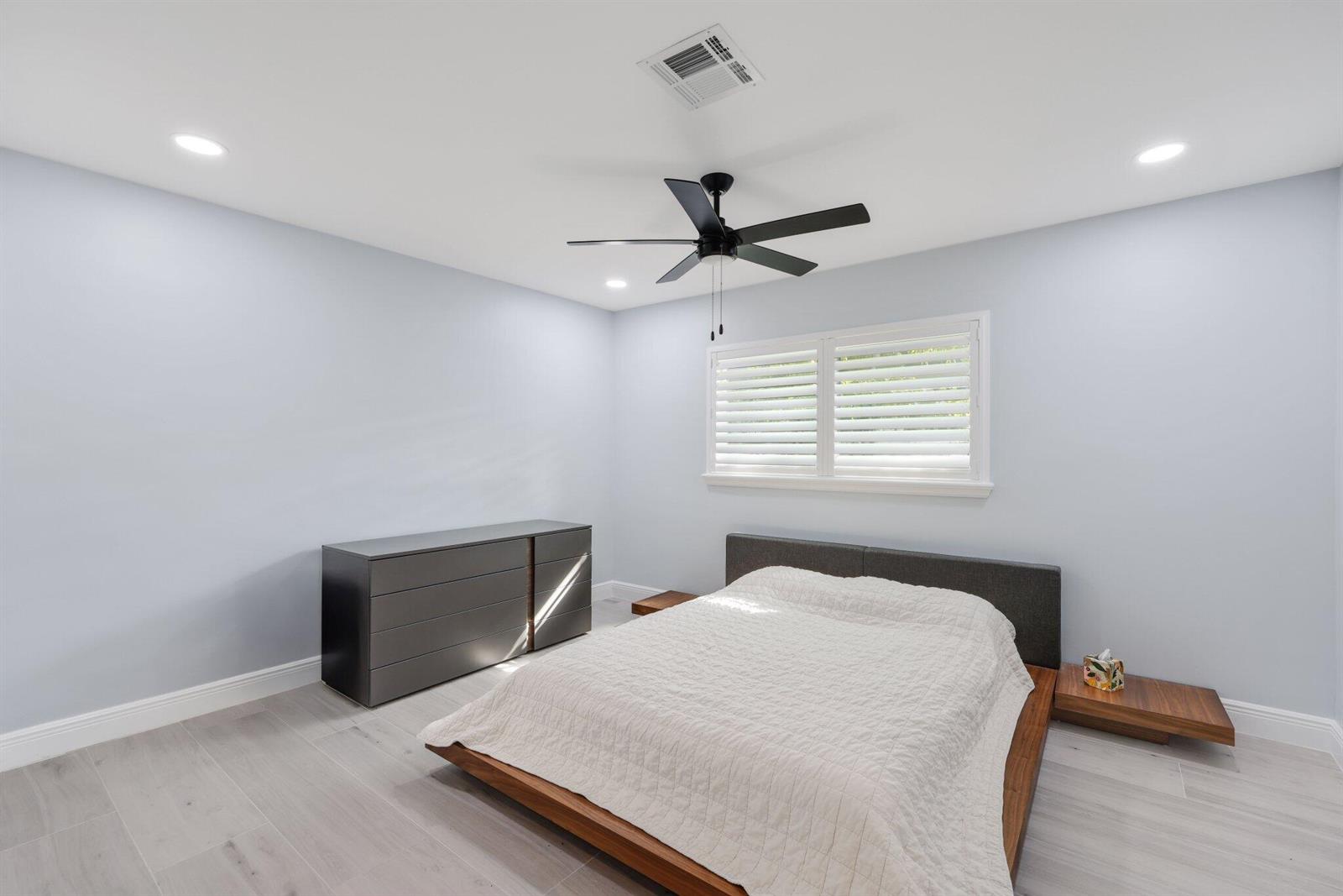   / 8 4240 sq. ft. $ 2026-06-21 0 foto