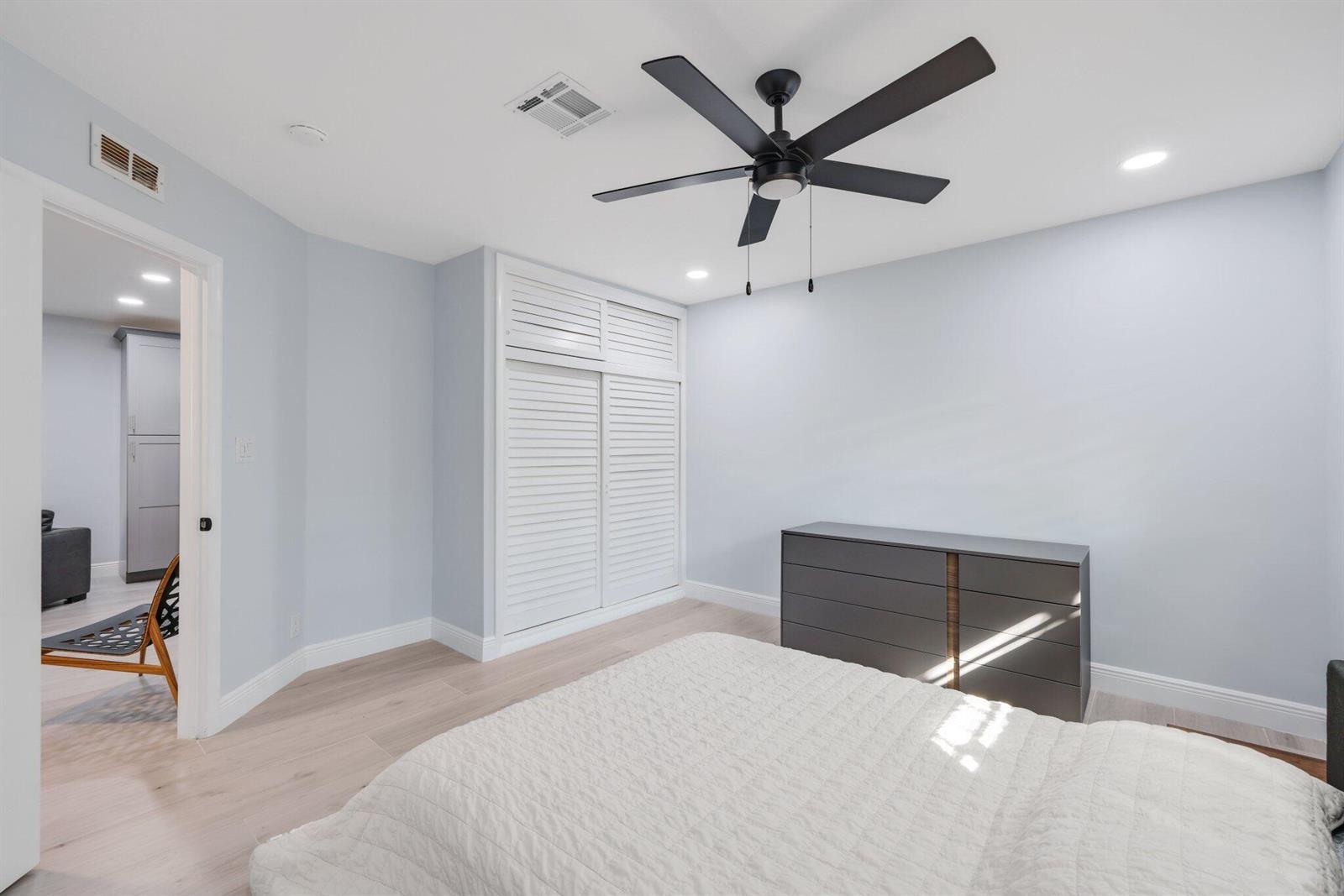   / 8 4240 sq. ft. $ 2026-06-21 0 foto