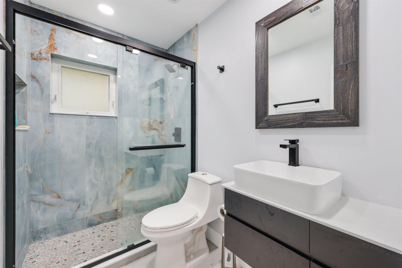   / 8 4240 sq. ft. $ 2026-06-21 0 foto