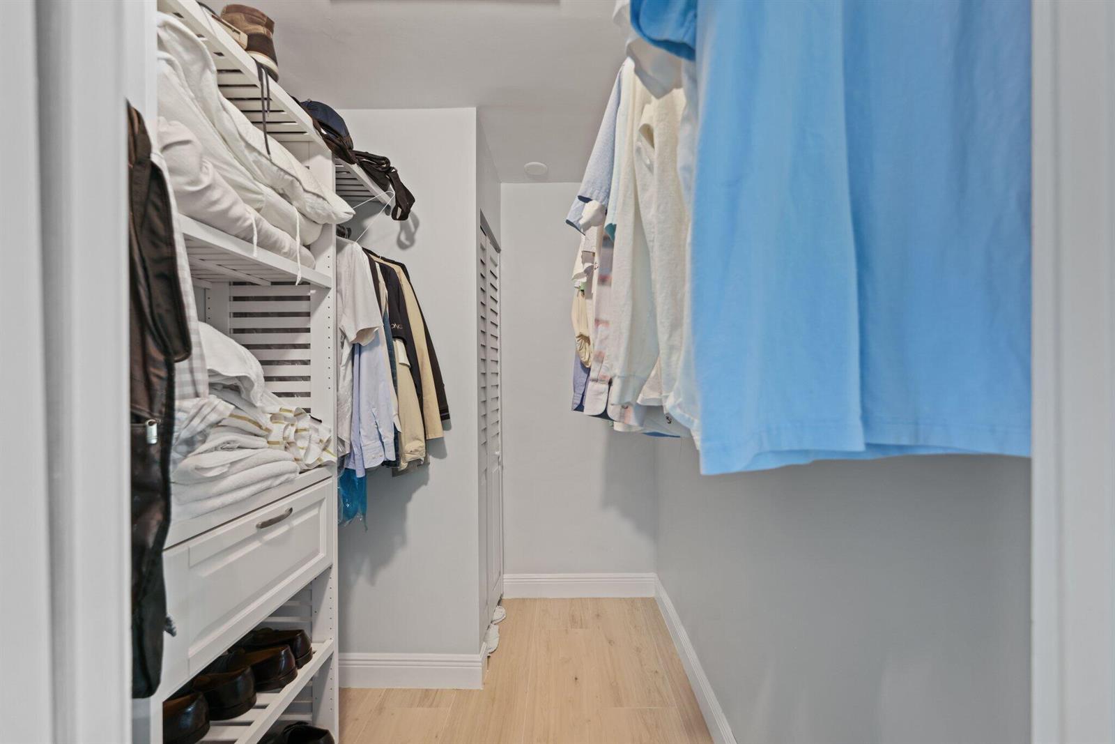   / 8 4240 sq. ft. $ 2026-06-21 0 foto