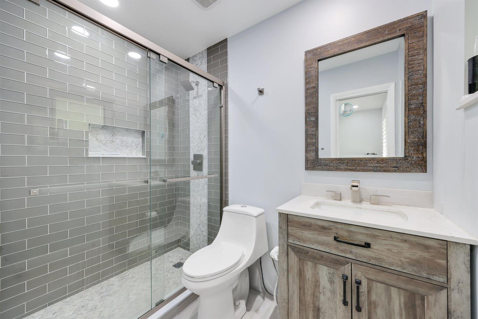   / 8 4240 sq. ft. $ 2026-06-21 0 foto