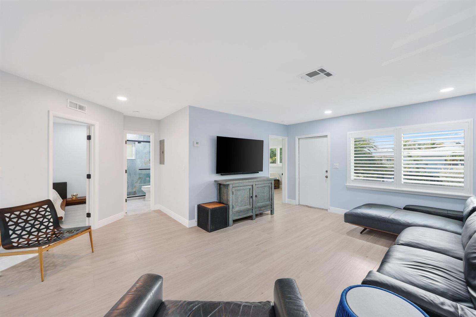   / 8 4240 sq. ft. $ 2026-06-21 0 foto