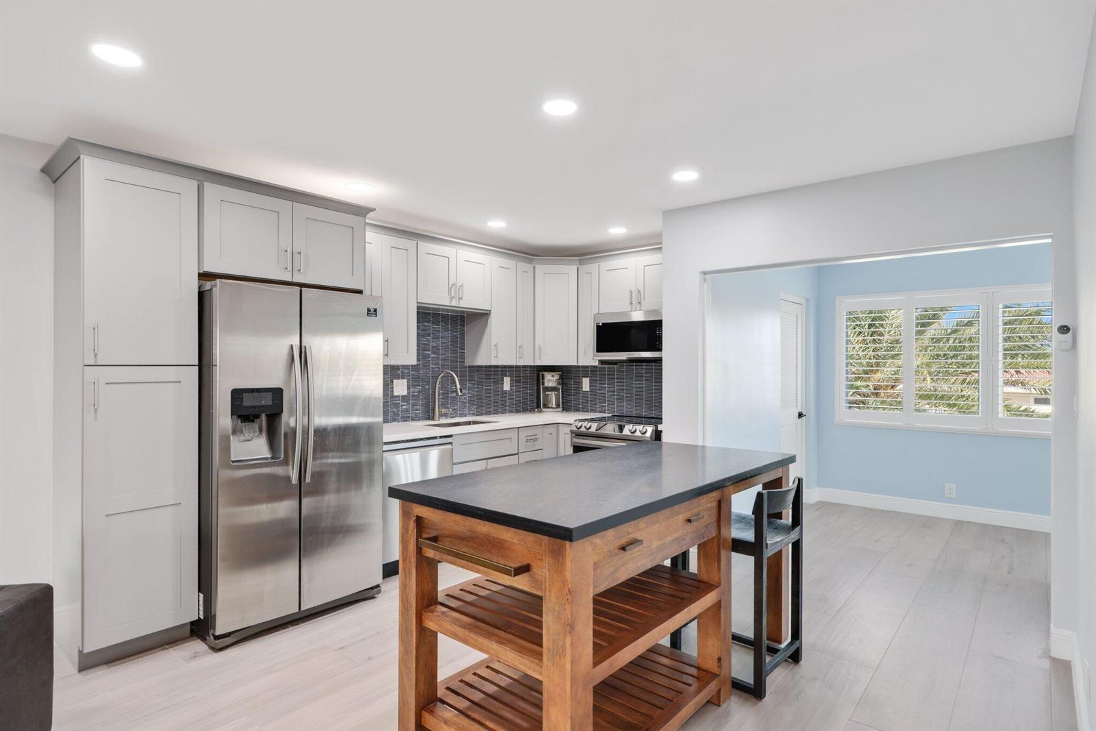   / 8 4240 sq. ft. $ 2026-06-21 0 foto