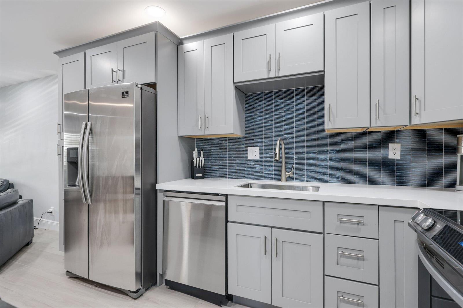   / 8 4240 sq. ft. $ 2026-06-21 0 foto