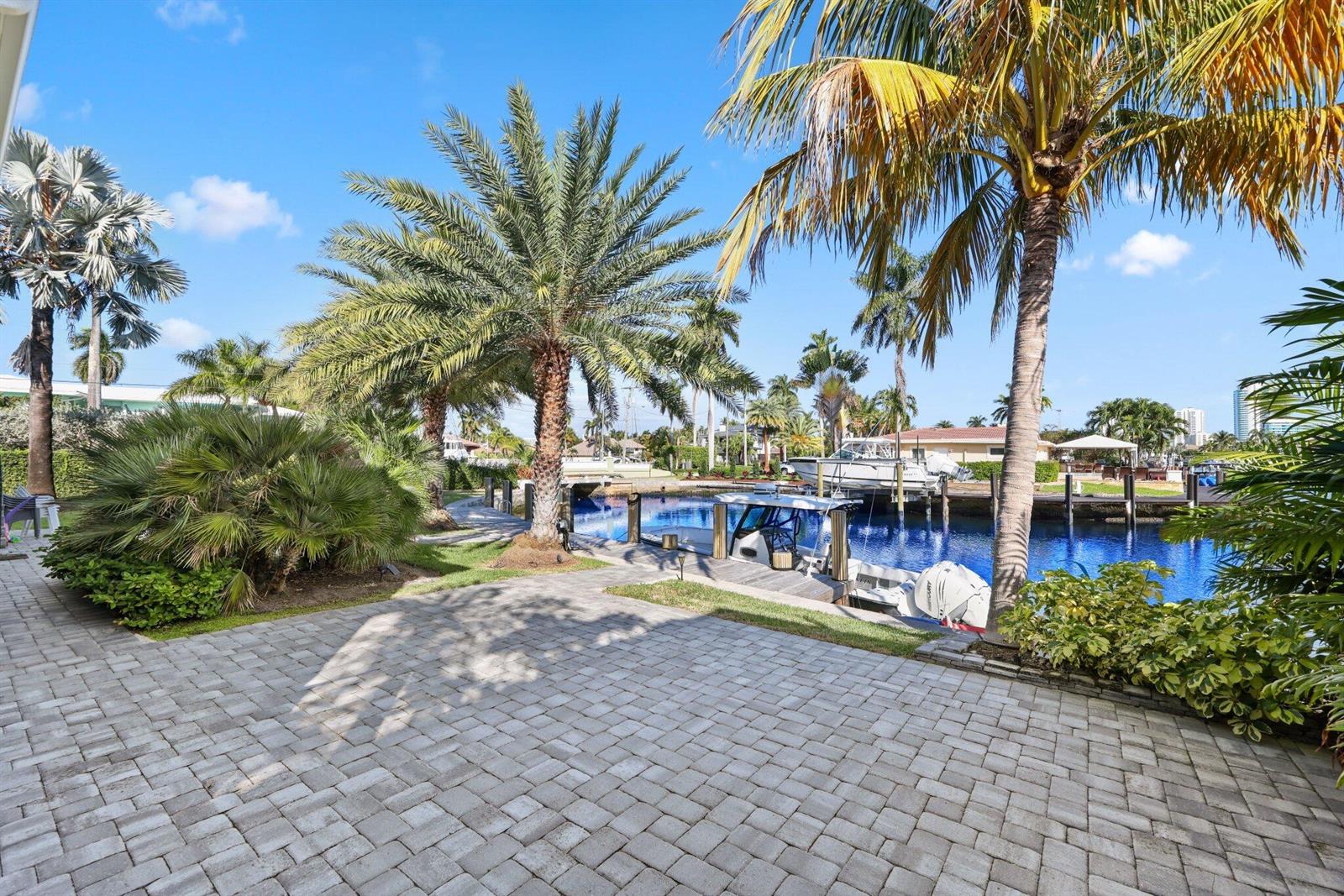   / 8 4240 sq. ft. $ 2026-06-21 0 foto