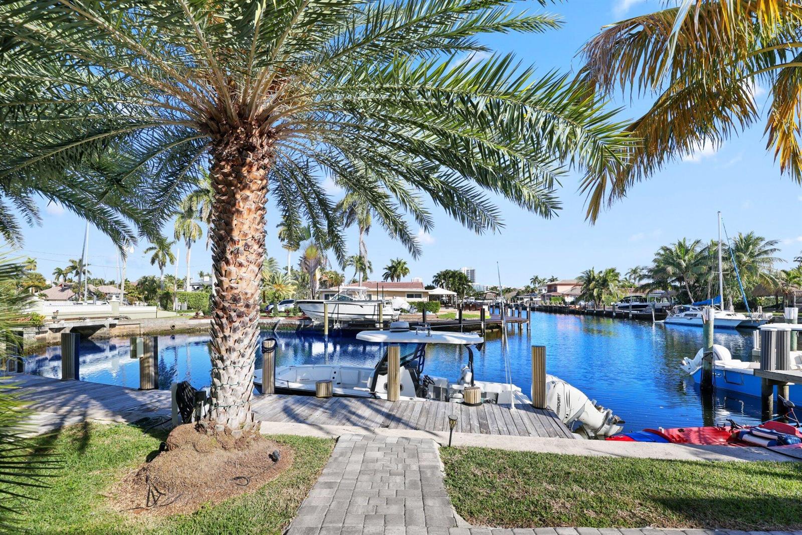   / 8 4240 sq. ft. $ 2026-06-21 0 foto