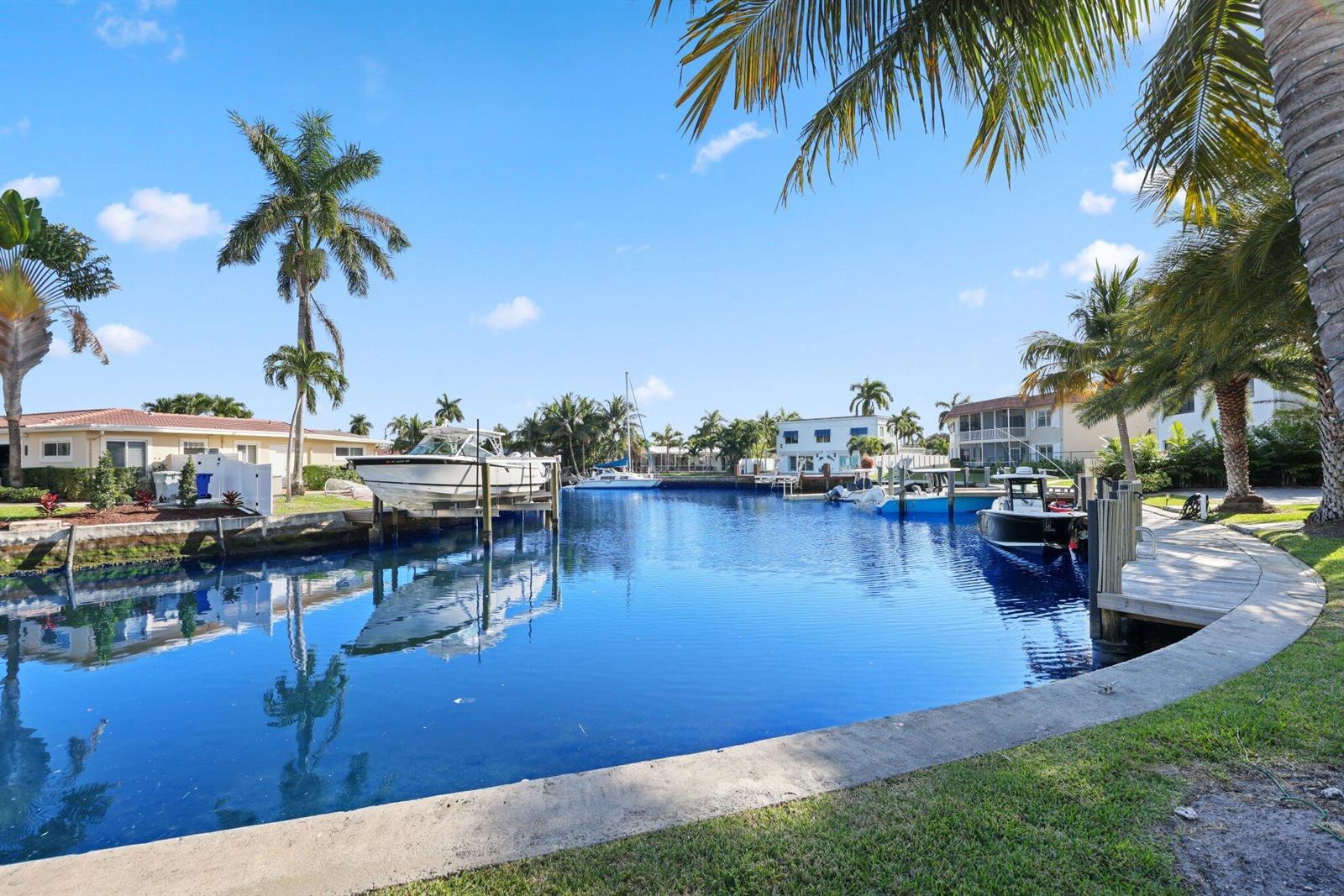   / 8 4240 sq. ft. $ 2026-06-21 0 foto