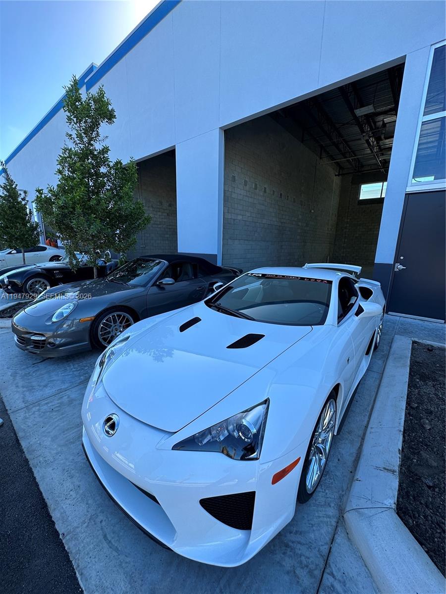 17  /   sq. ft. $ 2026-01-18 0 foto