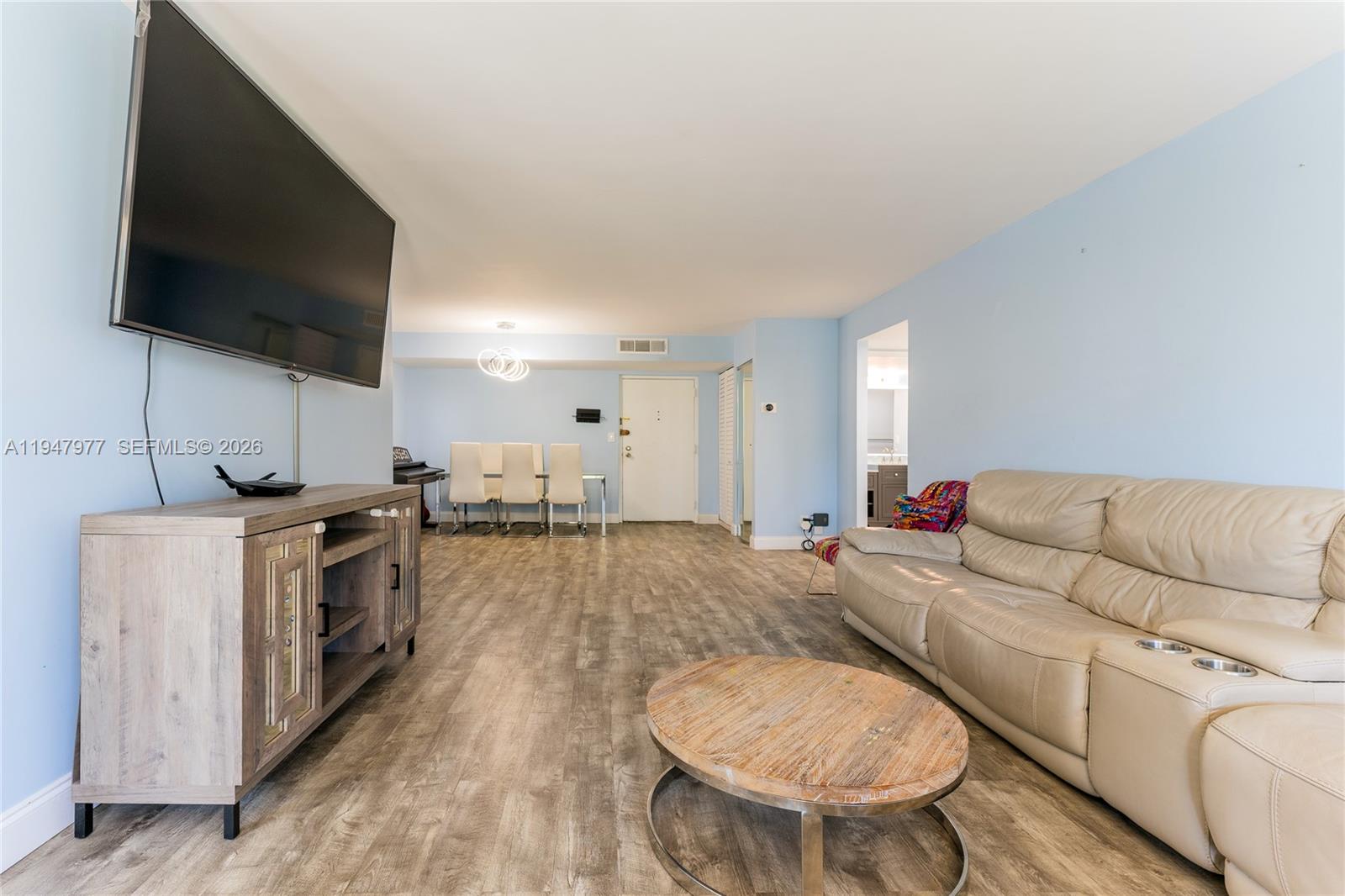 See details 318 2 / 2 1240 sq. ft. $ 2026-02-24 0 Photo