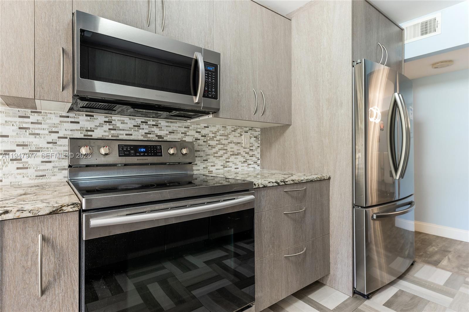 See details 318 2 / 2 1240 sq. ft. $ 2026-02-24 0 Photo