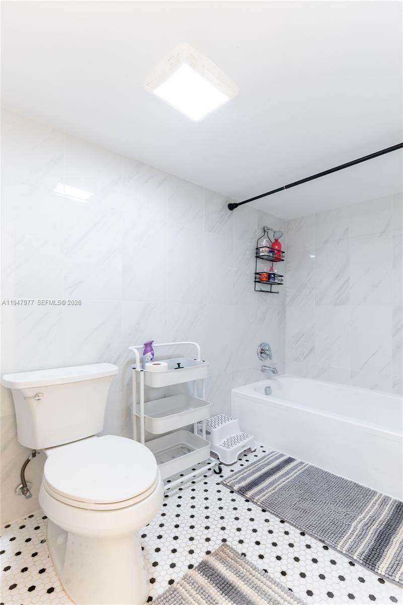 See details 318 2 / 2 1240 sq. ft. $ 2026-02-24 0 Photo