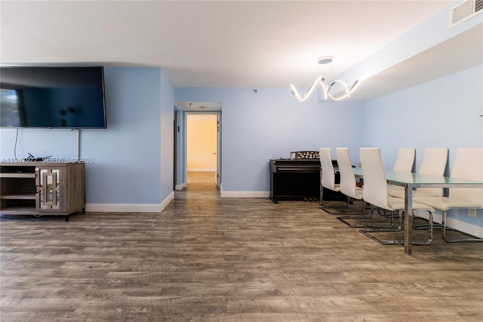 See details 318 2 / 2 1240 sq. ft. $ 2026-02-24 0 Photo