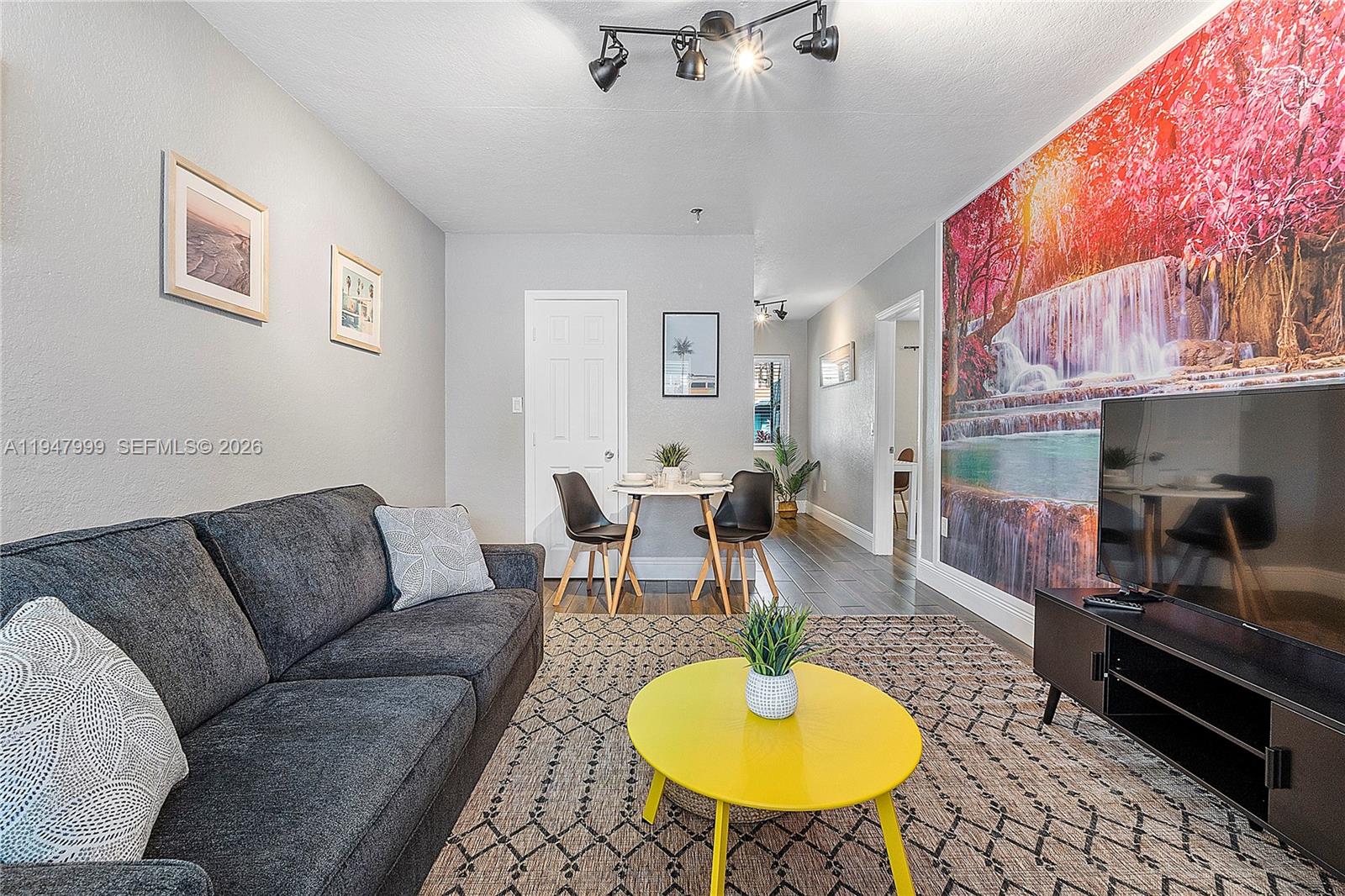 1-9  /   кв.футов $ 2026-01-18 0 Фото