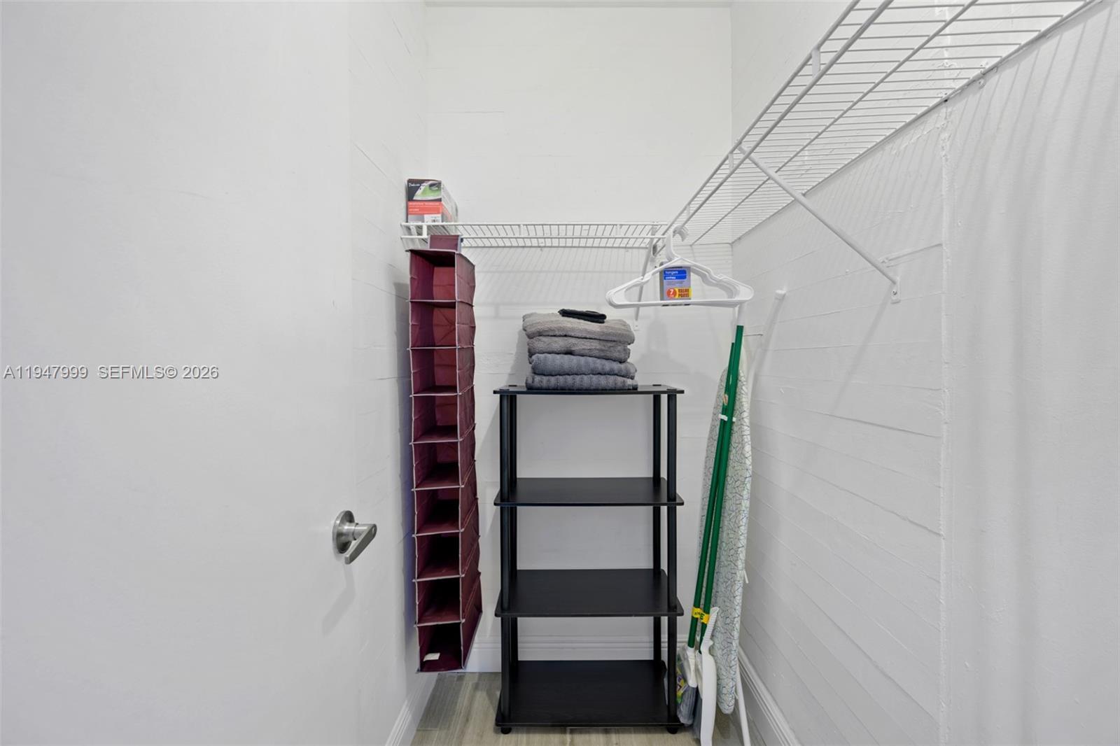 1-9  /   кв.футов $ 2026-01-18 0 Фото