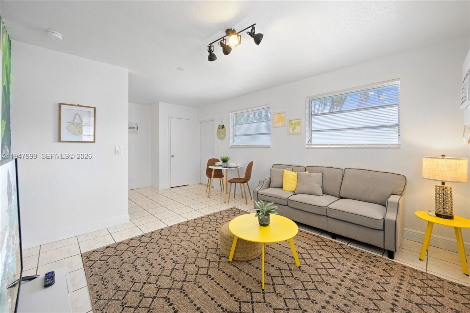 1-9  /   кв.футов $ 2026-01-18 0 Фото